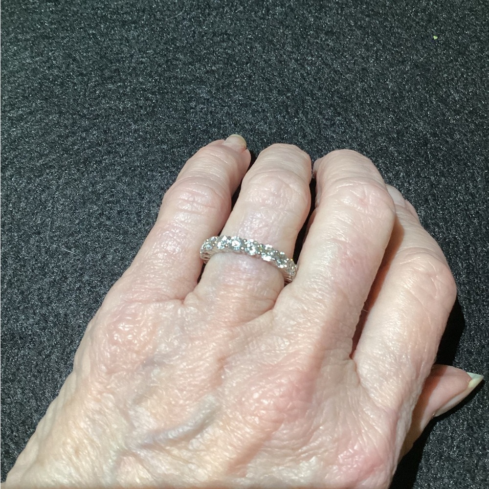 Elegant Women's Ring